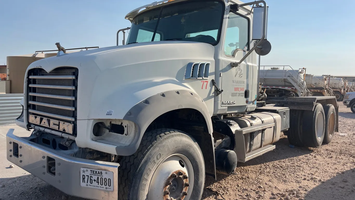 MACK GU713 T/A VACUUM/TANK TRUCK VIN: 1M1AX09Y9FM022590