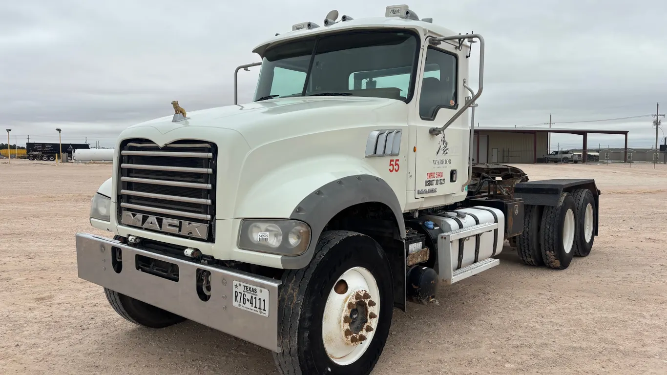 2013 MACK GU713 TANDEM AXLE DAY CAB TRUCK TRACTOR VIN: 1M1AX04Y9DM016583