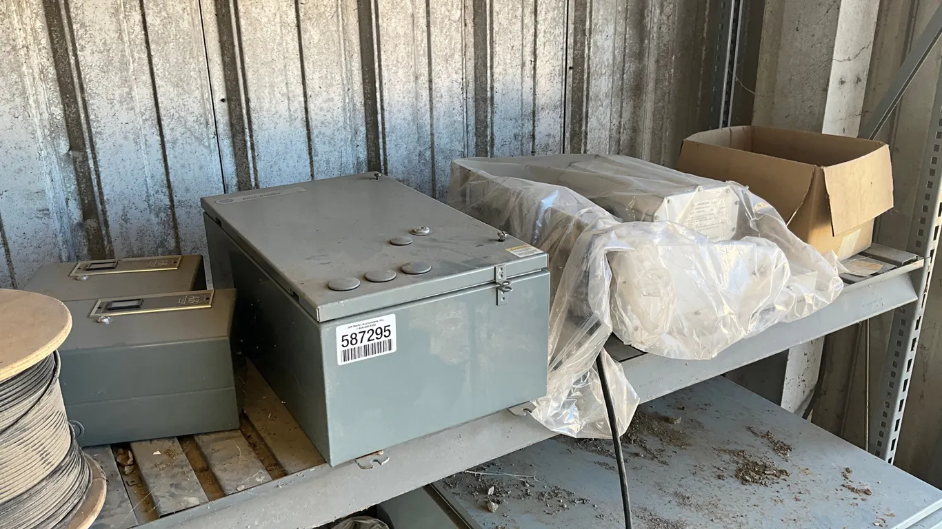 QTY OF (2) HAMMOND MANUFACTURING BOXES, MODEL # EN4SD20208SS, (1)