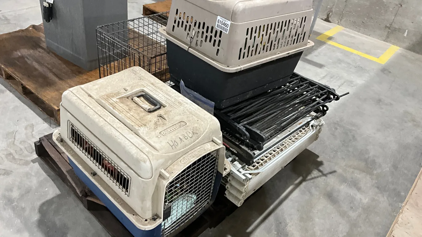 DOG KENNELS, DOG PENS