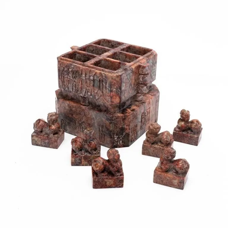 CHINESE CARVED HARDSTONE NESTED SEAL SET