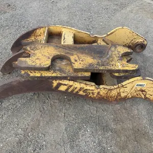 Kamatzu 300 Excavator Quick Attach Plates & Thumb