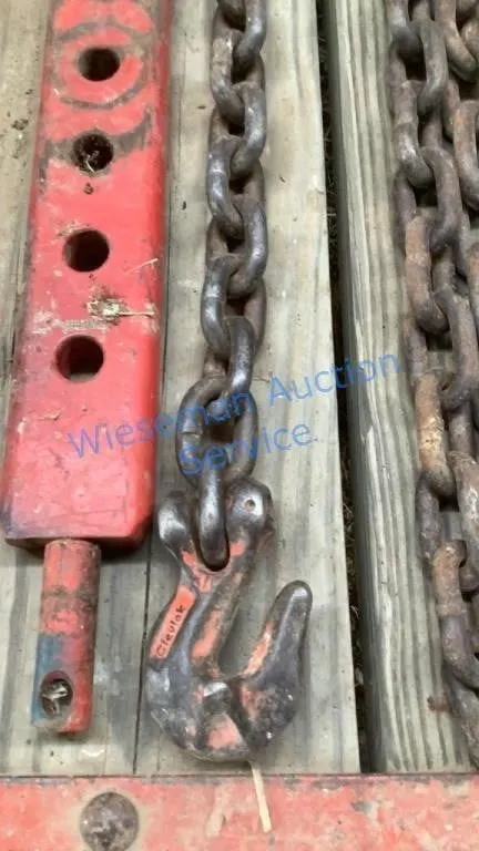 LOG CHAIN WITH TWO HOOKS - APPROXIMATELY 10�