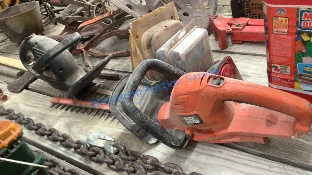 TRAILER LIGHTS AND HEDGE TRIMMERS