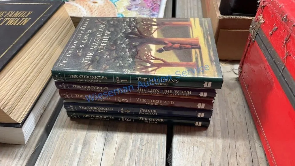 CHRONICLES OF NARNIA BOOKS