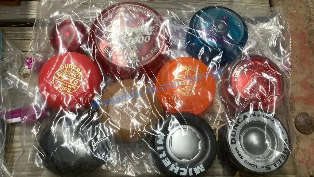 YO-YOS - DUNCAN, YOMEGA, SUPREME 2000, ETC