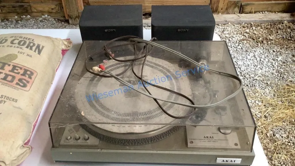 AKAI RECORD PLAYER AND SPEAKERS