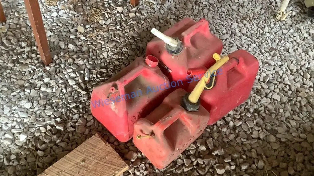 GAS CANS