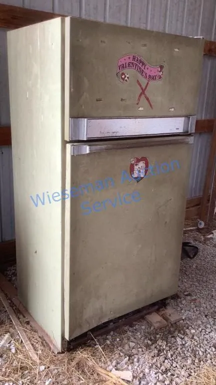 REFRIGERATOR - NOT PLUGGED IN