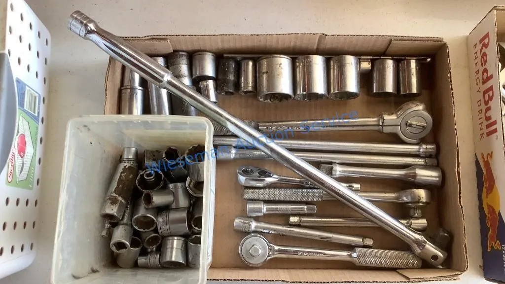 SOCKETS, BREAKER BAR, RATCHETS