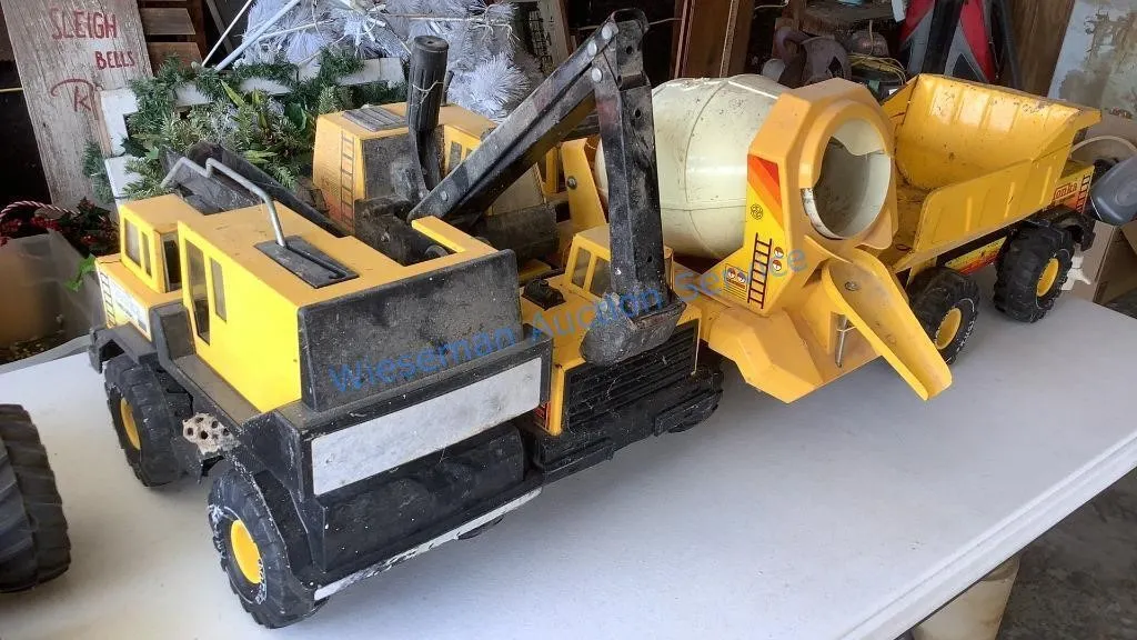 VINTAGE TONKA CONSTRUCTION TOYS