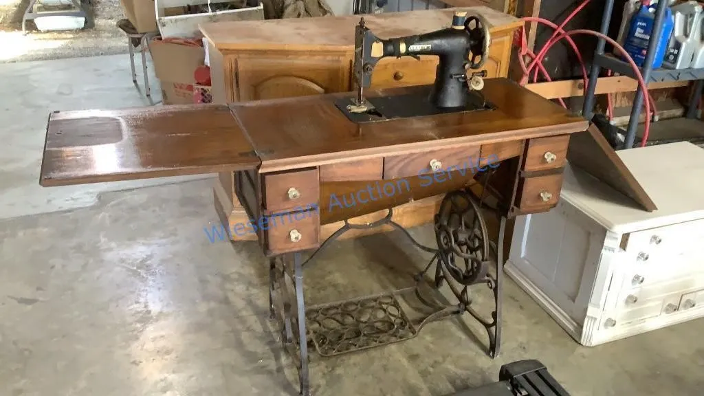 FRANKLIN SEWING MACHINE WITH TABLE