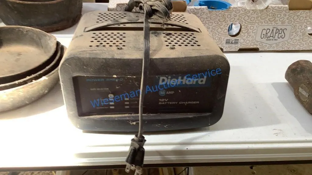 DIEHARD BATTERY CHARGER