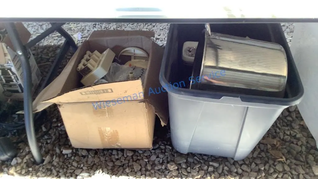 FOOD PROCESSOR AND MISC KITCHEN ITEMS