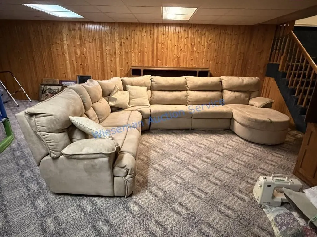 SECTIONAL COUCH