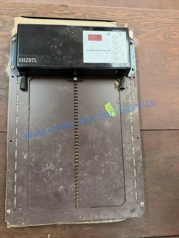 AUTOMATIC CHICKEN COOP DOOR