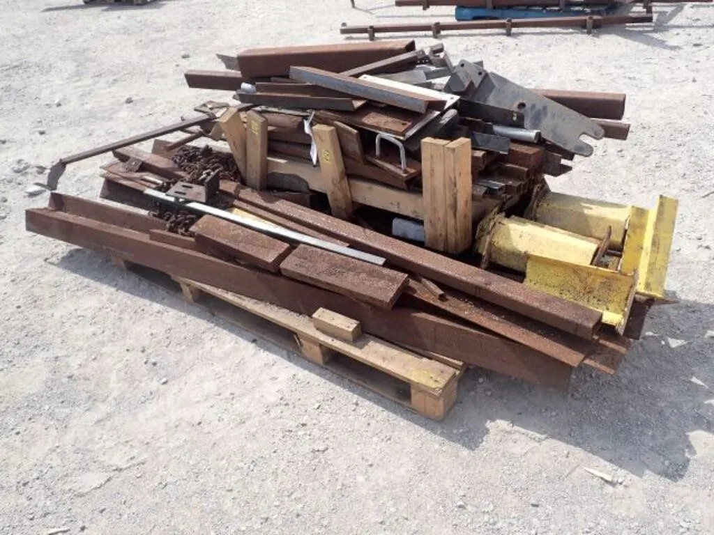 Qty Of Metal Square Tubing