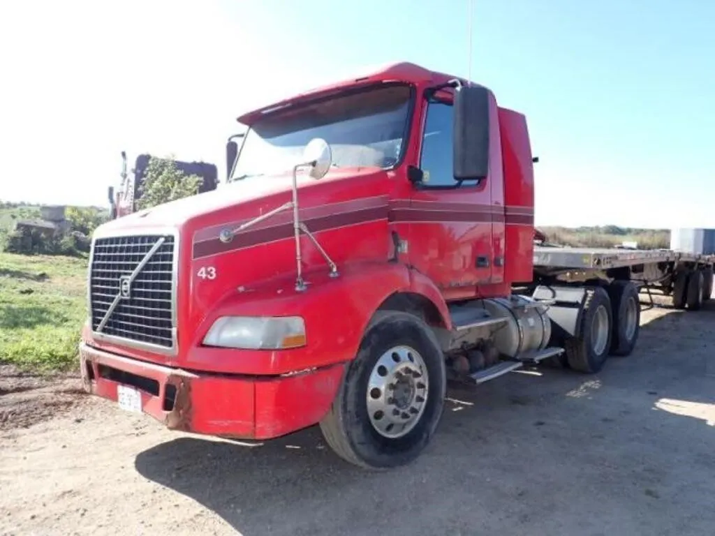 2010 Volvo VNM Hiway Tractor - Day Cab