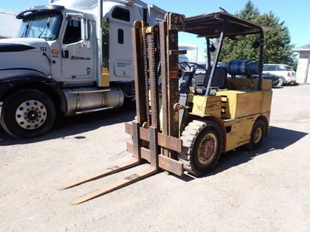 Allis-Chalmers ACP70 7000 Lb Forklift