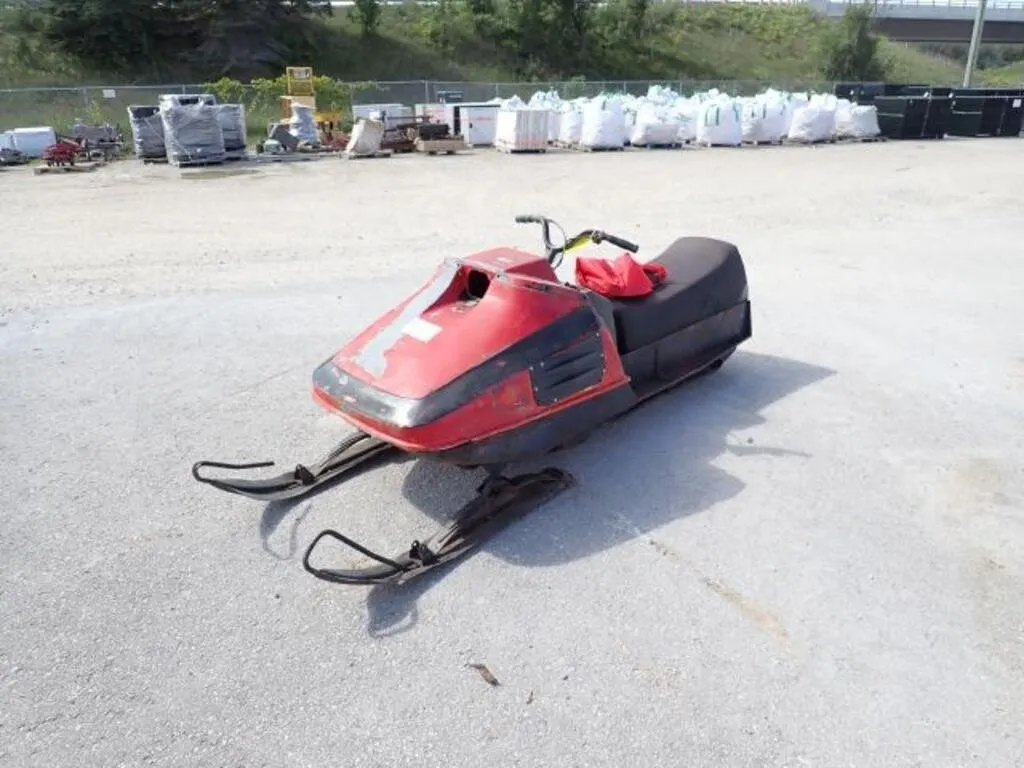 INOPERABLE 1977 Johnson JX 440 Snowmobile 2BPSDD6A