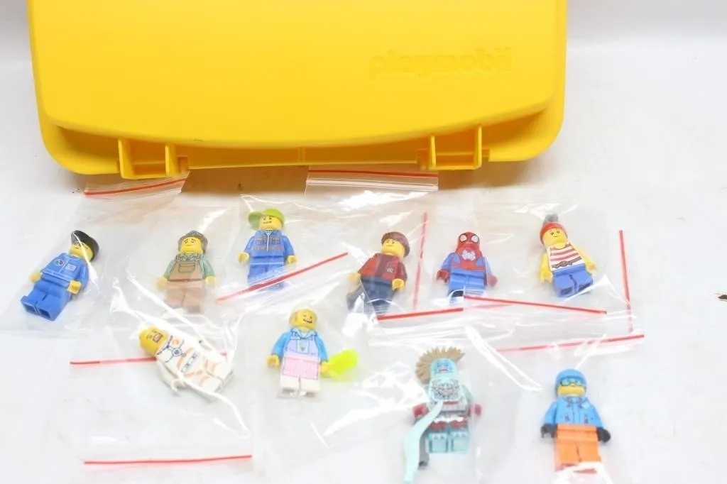 LEGO Minifigures Lot w/ Playmobil Case
