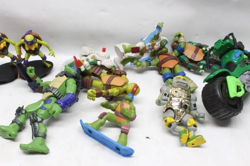 TMNT Action Figures & Motorcycle Toy Lot