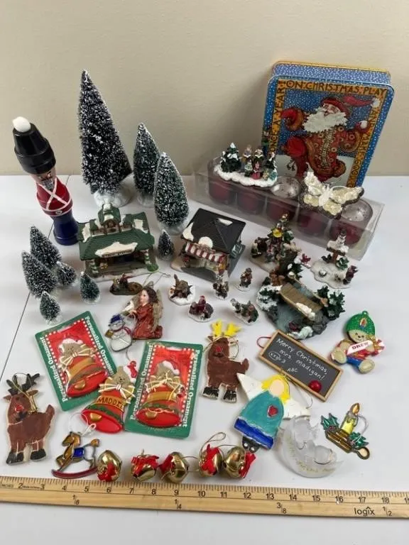 Christmas Decor & Lemax Village Mixed Lot