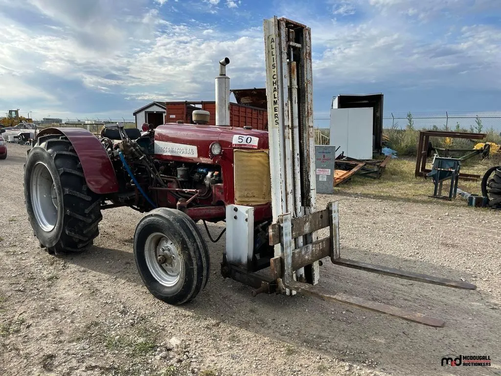 International 350 Utility Tractor w/ Forklift
UNRESERVED