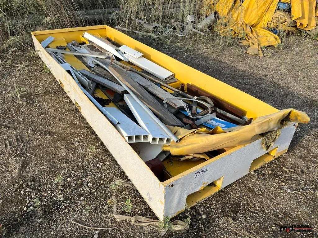 Crate w/ Fork Inserts (Contents Not Included)
UNRESERVED