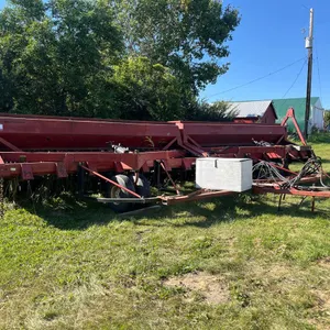 1984 International 7200 28' Hoe Press Drill
 UNRESERVED