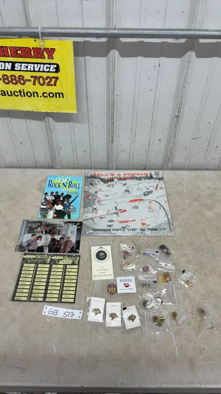27 Pins of Manitoba City of Winnipeg and Local Entertainment, Celebrations 2001 Signed Actors