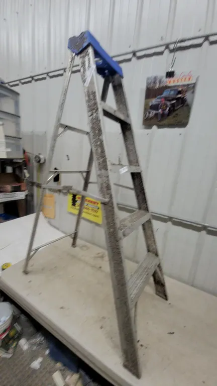 Aluminum Step Ladder