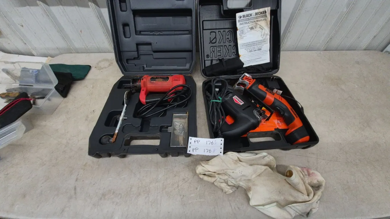 Black and Decker HandiSaw Cordless Powered Nano Saw, Jobmate Jigsaw, rotary zip saw with rust