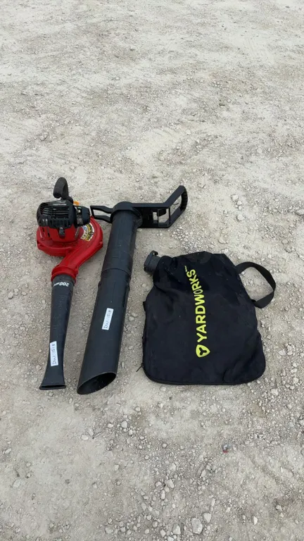 Homelite Mighty Lite 26cc Blower/Vac, 200 MPH Nozzle and Yardworks Bag