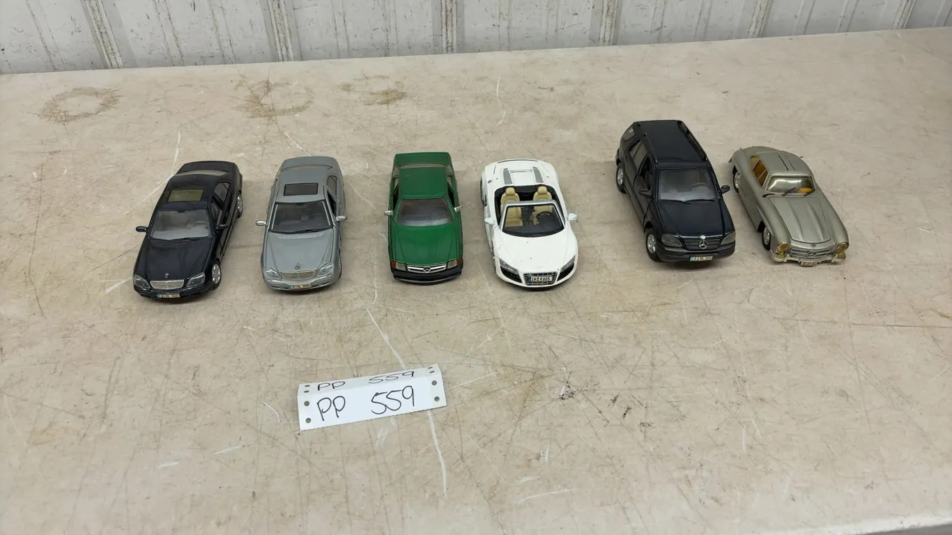 Diecast Cars, Urago, and Maisto, 1:24 Scale