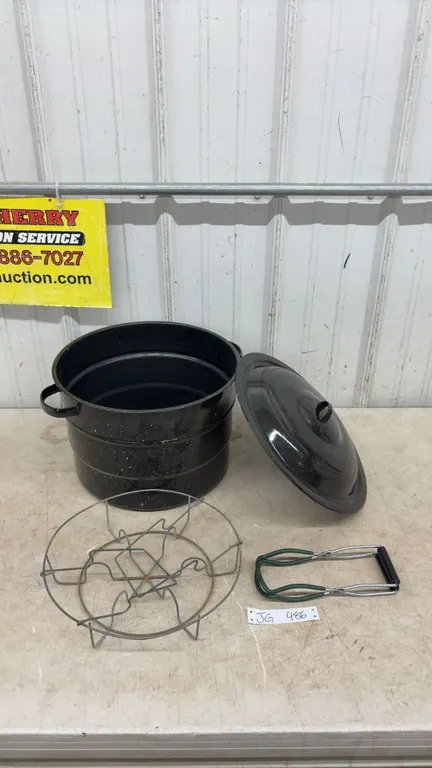 VTG Granite ware Canning Pot, has bottom bracket and Tongs, 14” Diameter