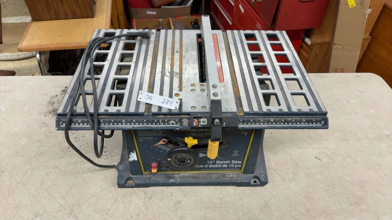Mastercraft 10” Bench Saw, Model 55-6833-2, 13A Motor, 4500 Rpm, 0-45° Blade Bevel