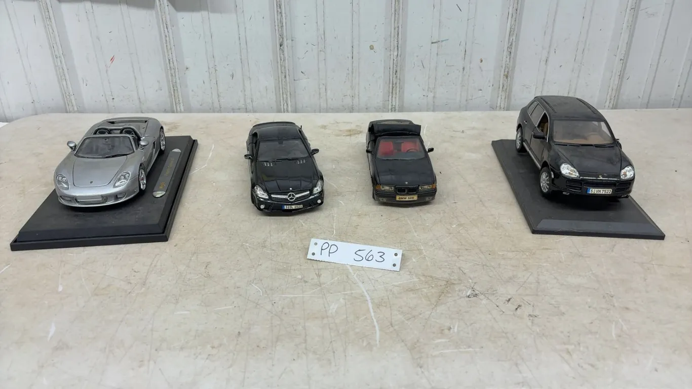 4 Maisto Diecast cars, 1/18 Scale