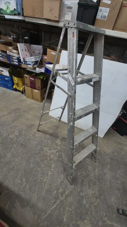 Aluminum 5-Step Ladder with Paint Tray