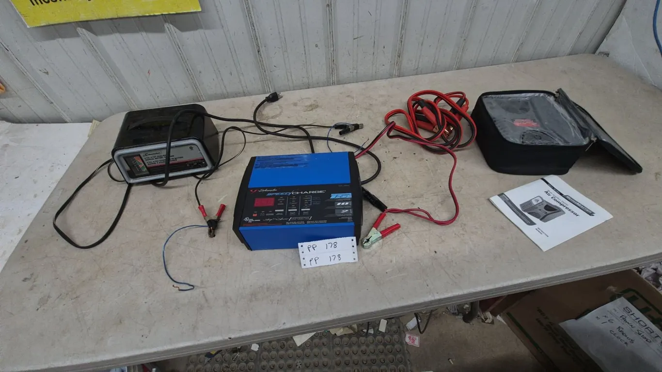 Schumacher 6A and 12V Dual-Rate Manual Battery Charger, Schumacher SpeedCharge