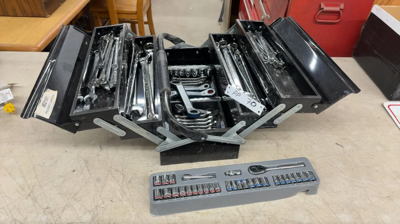 Craftsman Tools, 3-Tier Metal Toolbox, Wrenches, Sockets, Metric and SAE, 1/4” Drive Ratchet