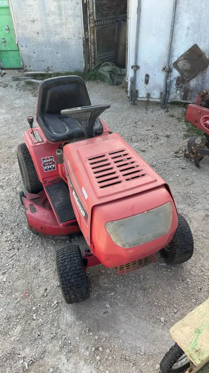 Mastercraft "Deluxe" 15.5HP 42” Riding Lawn Mower, Briggs and Stratton OHV Engine