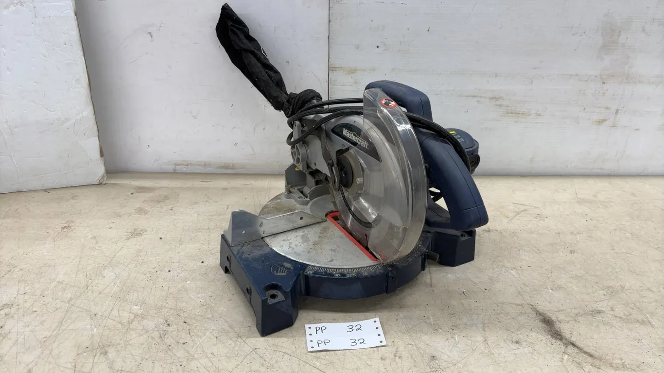 Mastercraft 8 1/4” Compound Mitre Saw, Model 55-6814-8, 120V AC, 9A, 4500 RPM