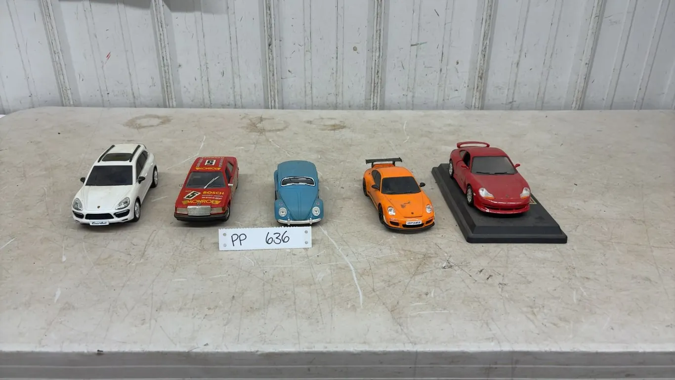 Diecast Model Cars, Maisto and Urago, 1/24 Scale
