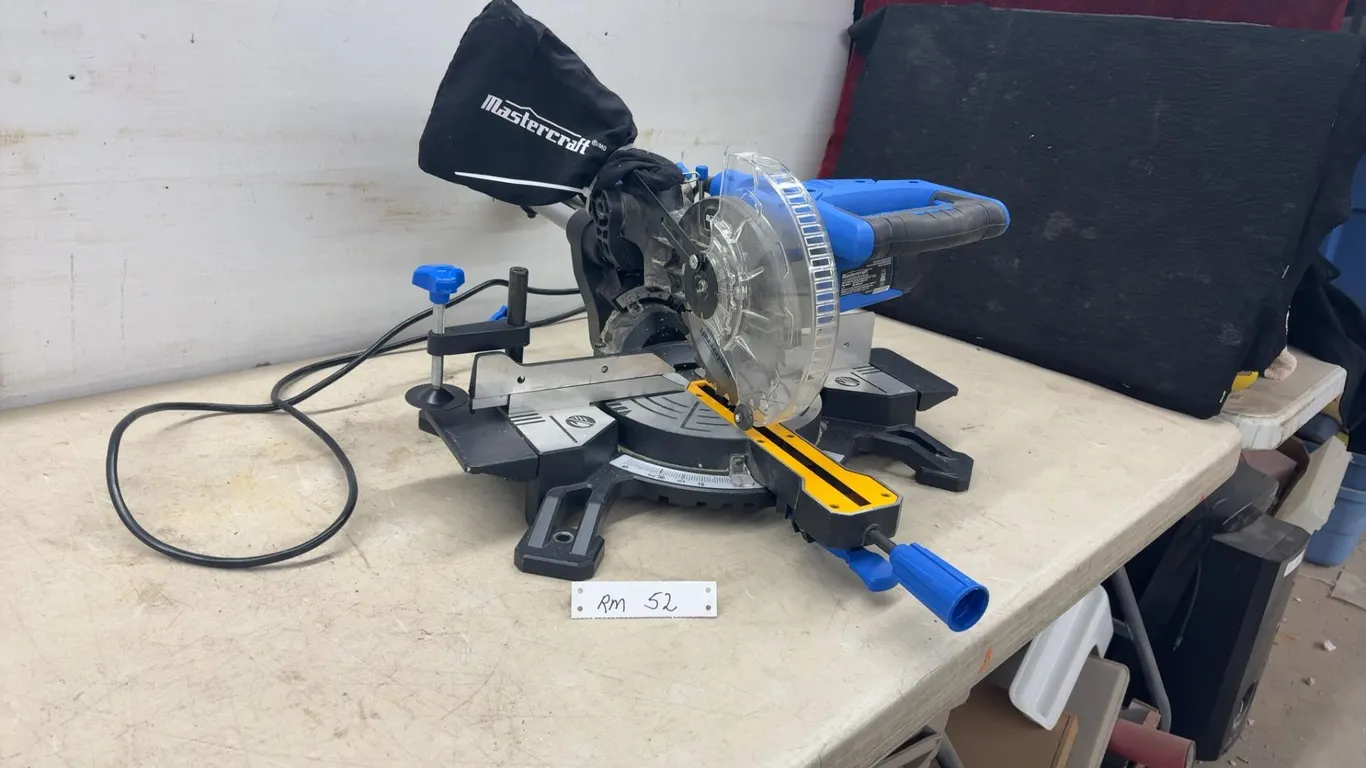 Mastercraft 7 1/4” Sliding Compound Mitre Saw, Model 055-6761-2, 120V, 9.5A, 5000 RPM