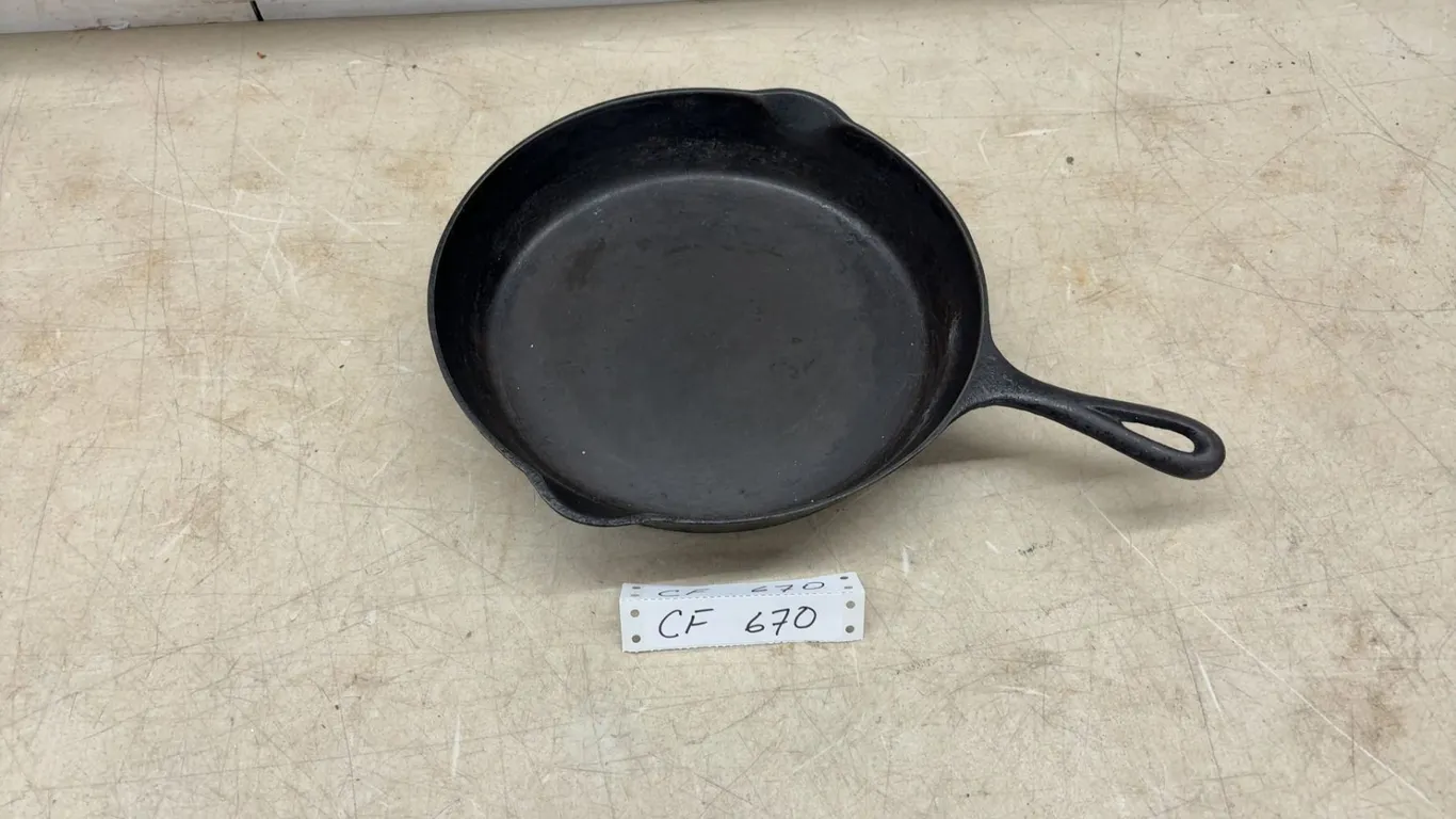 Cast Iron Skillet, 9 1/2”