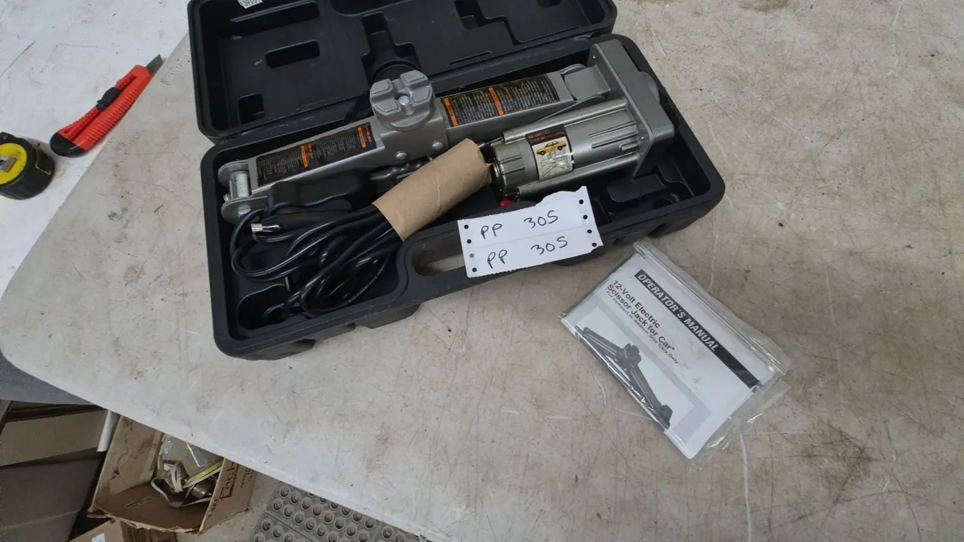 12-Volt Electric Scissor Jack for Car, Operator's Manual, and Hard Case