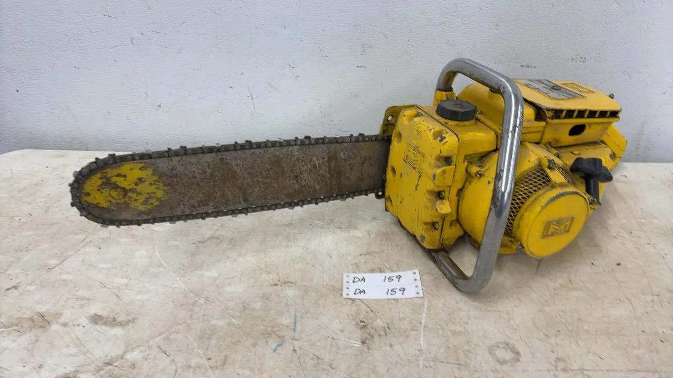 McCulloch T-42 Chainsaw and Bar and Chain