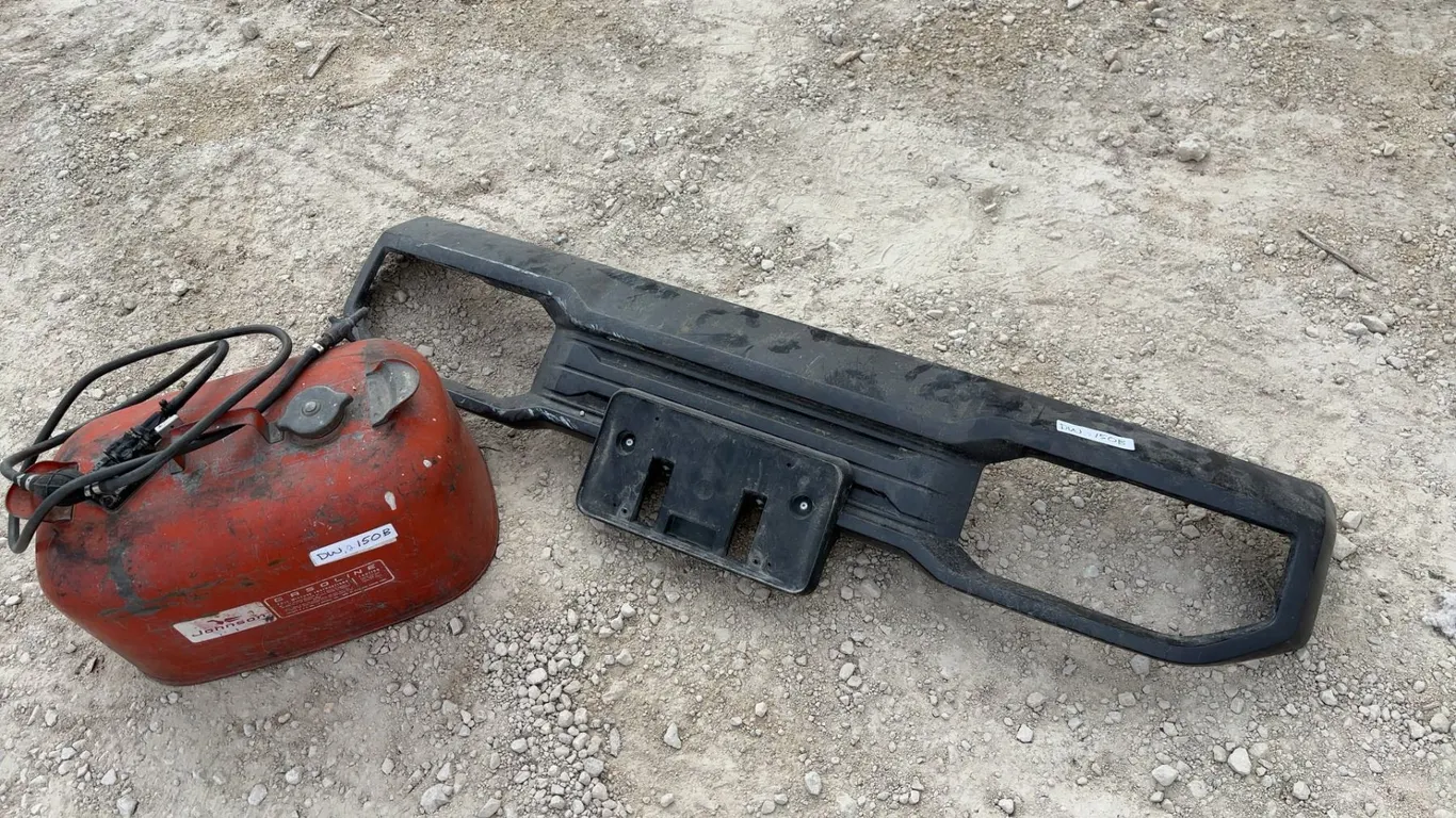 Johnson Outboard Motor Fuel Tank and Black Plastic Grille with License Plate Mount