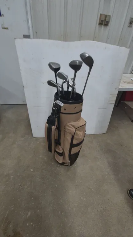 9 Left-Handed Golf Clubs: Tour Collection, with Bag